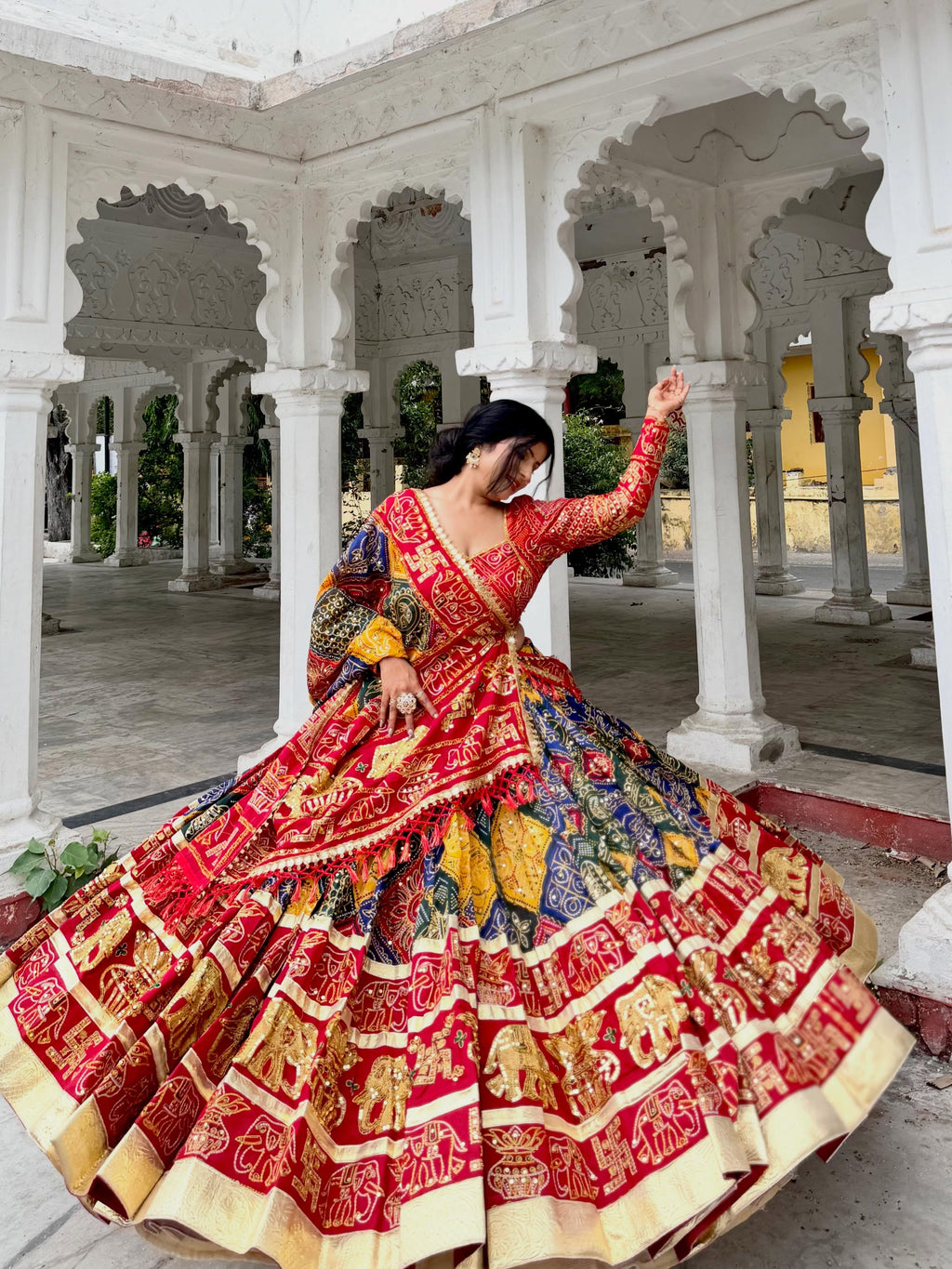 RANGRILI RAAS LEHENGA CHOLI