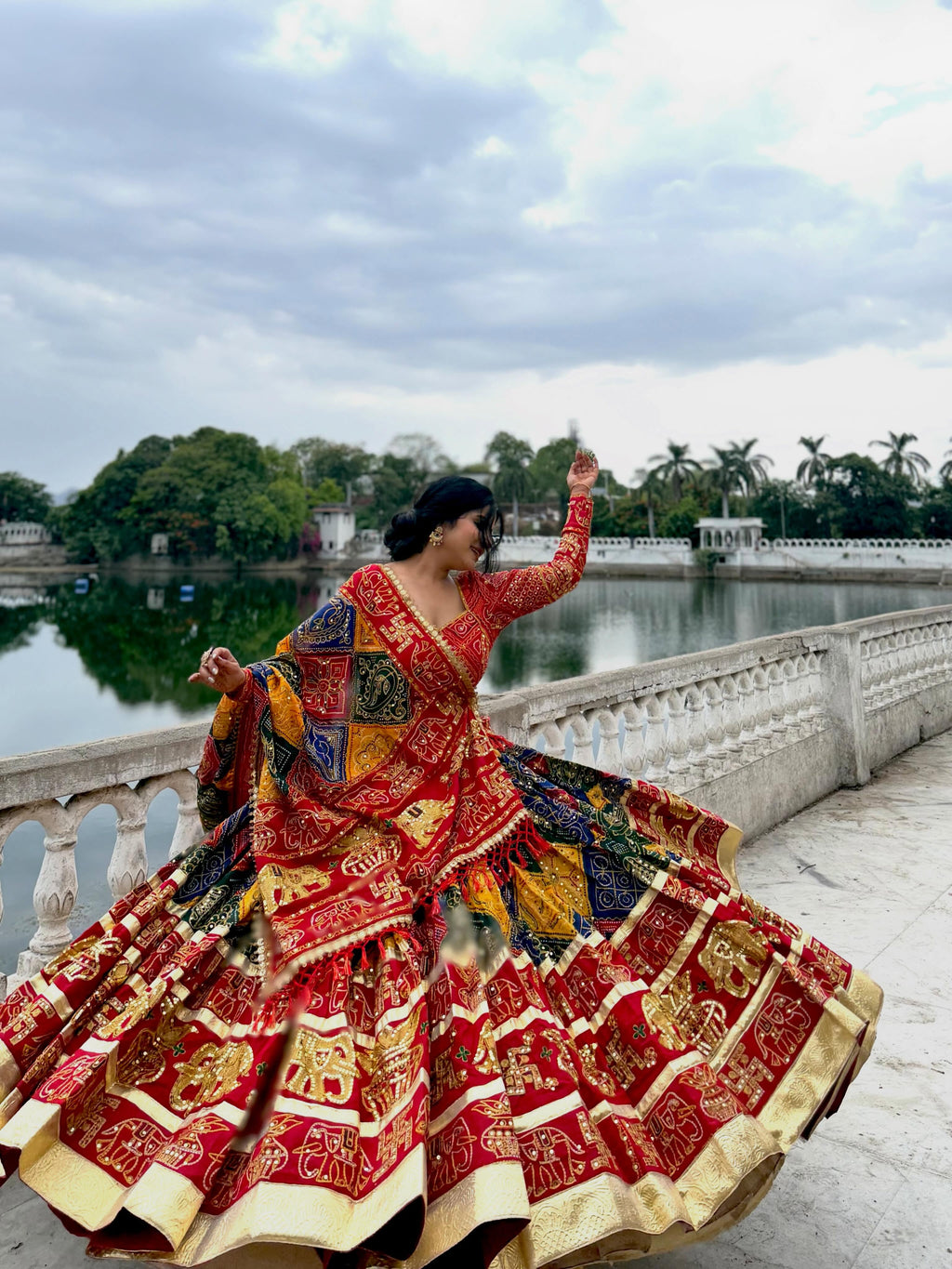 RANGRILI RAAS LEHENGA CHOLI