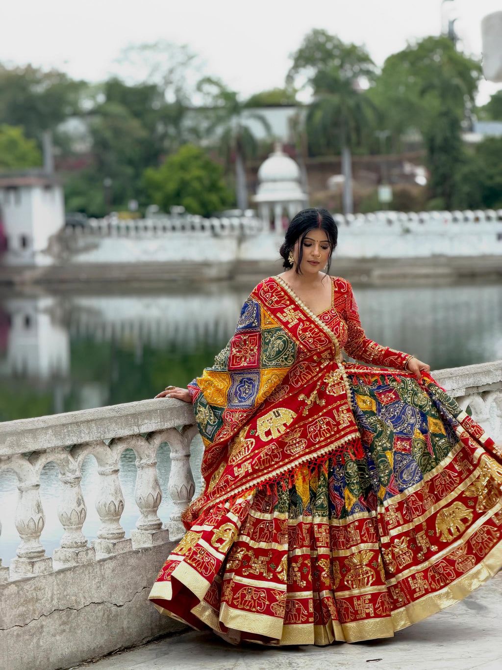 RANGRILI RAAS LEHENGA CHOLI