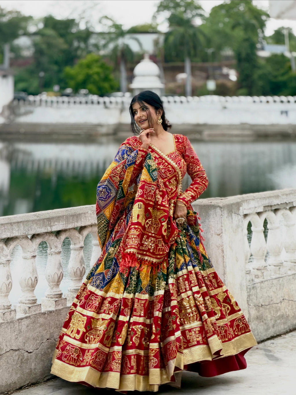 RANGRILI RAAS LEHENGA CHOLI